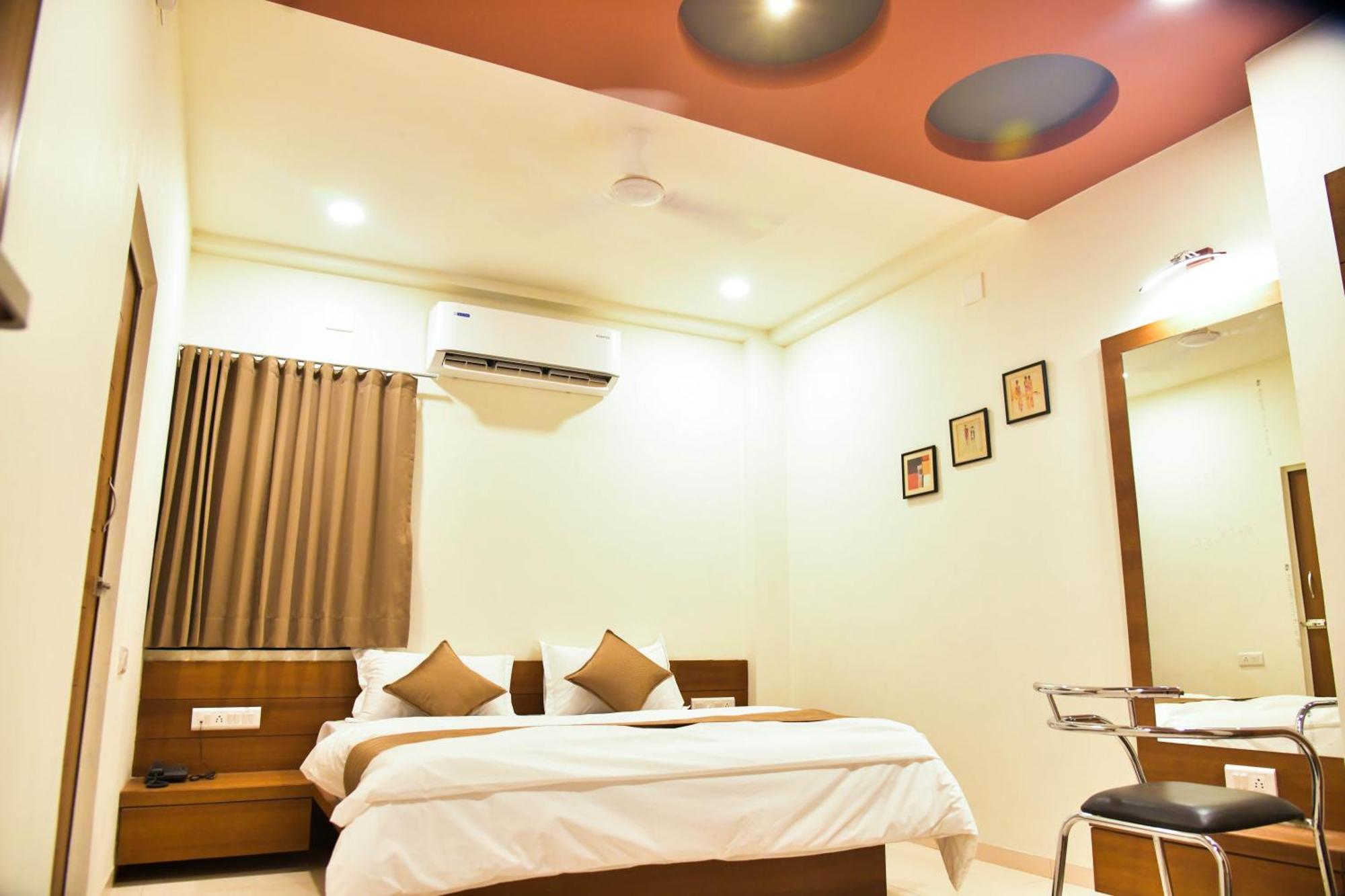 Hotel Ashooka Inn Gandhinagar Extérieur photo