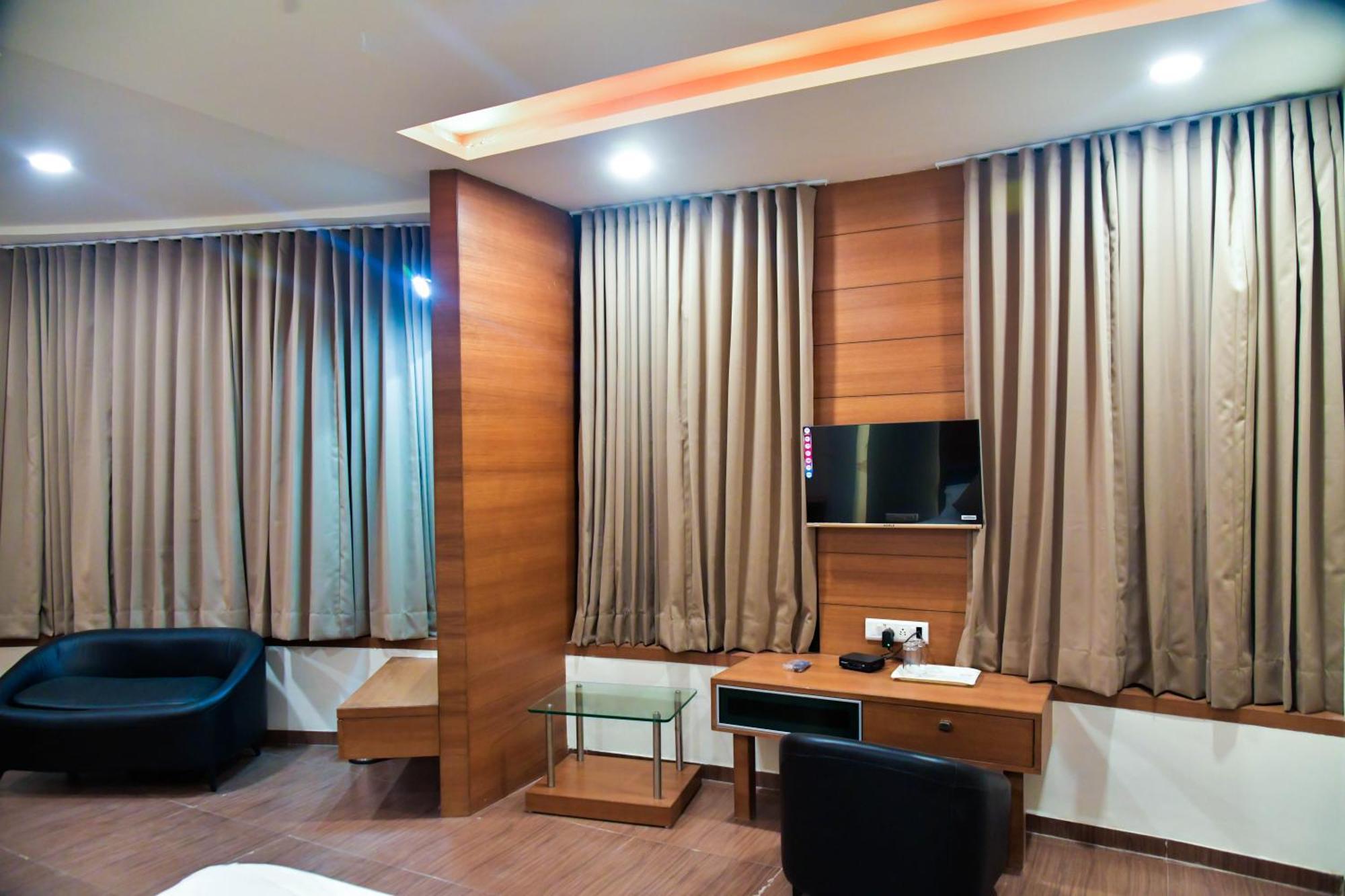 Hotel Ashooka Inn Gandhinagar Extérieur photo
